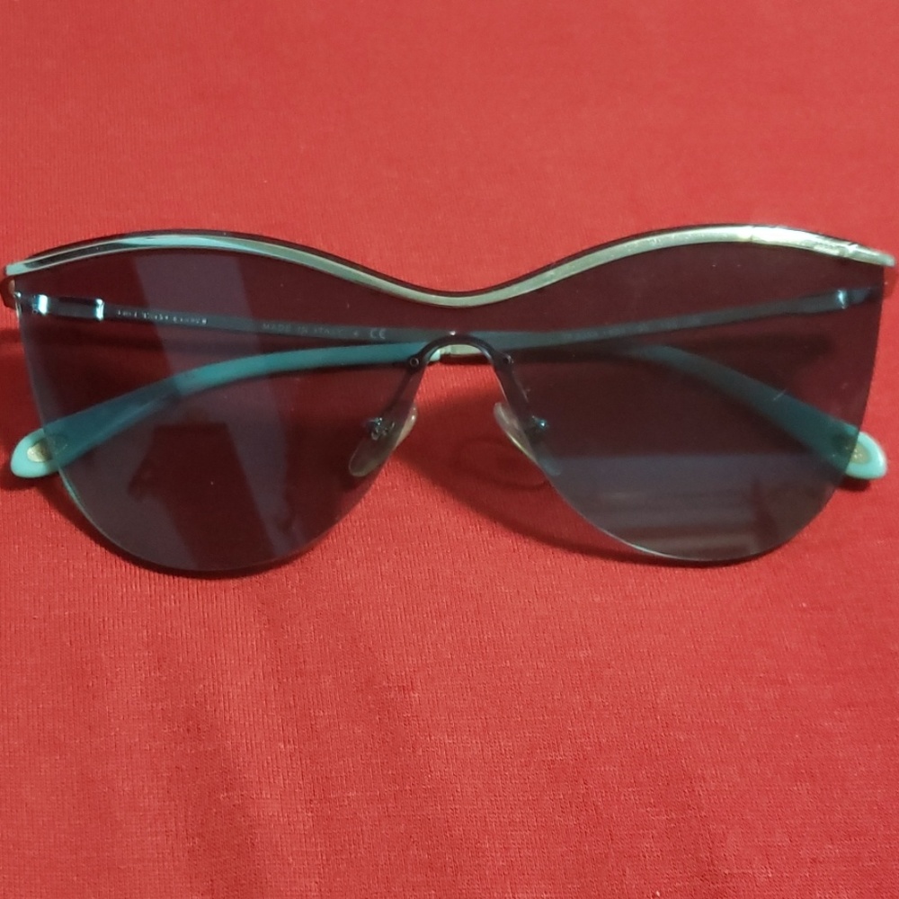 💯 Auth.Tiffany's blue sunnies*MAKE AN OFFER*